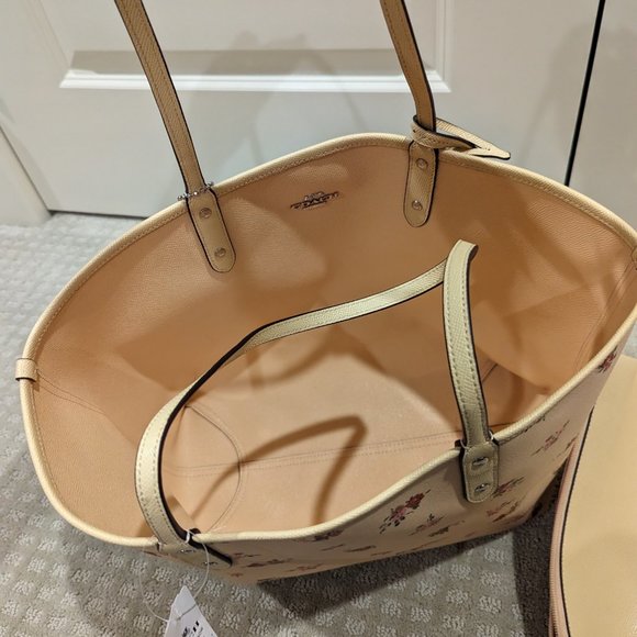 Coach X DISNEY MINNIE MOUSE REVERSIBLE CITY TOTE - Picture 12 of 14